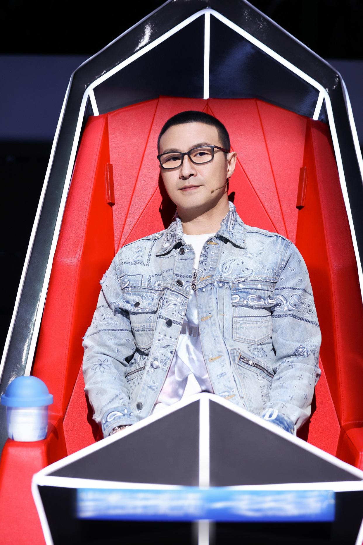 殲10與殲11，究竟誰更強大？深度解析兩款戰(zhàn)斗機的優(yōu)勢與劣勢，殲10與殲11，誰更勝一籌？兩款戰(zhàn)斗機的全面對比與深度解析