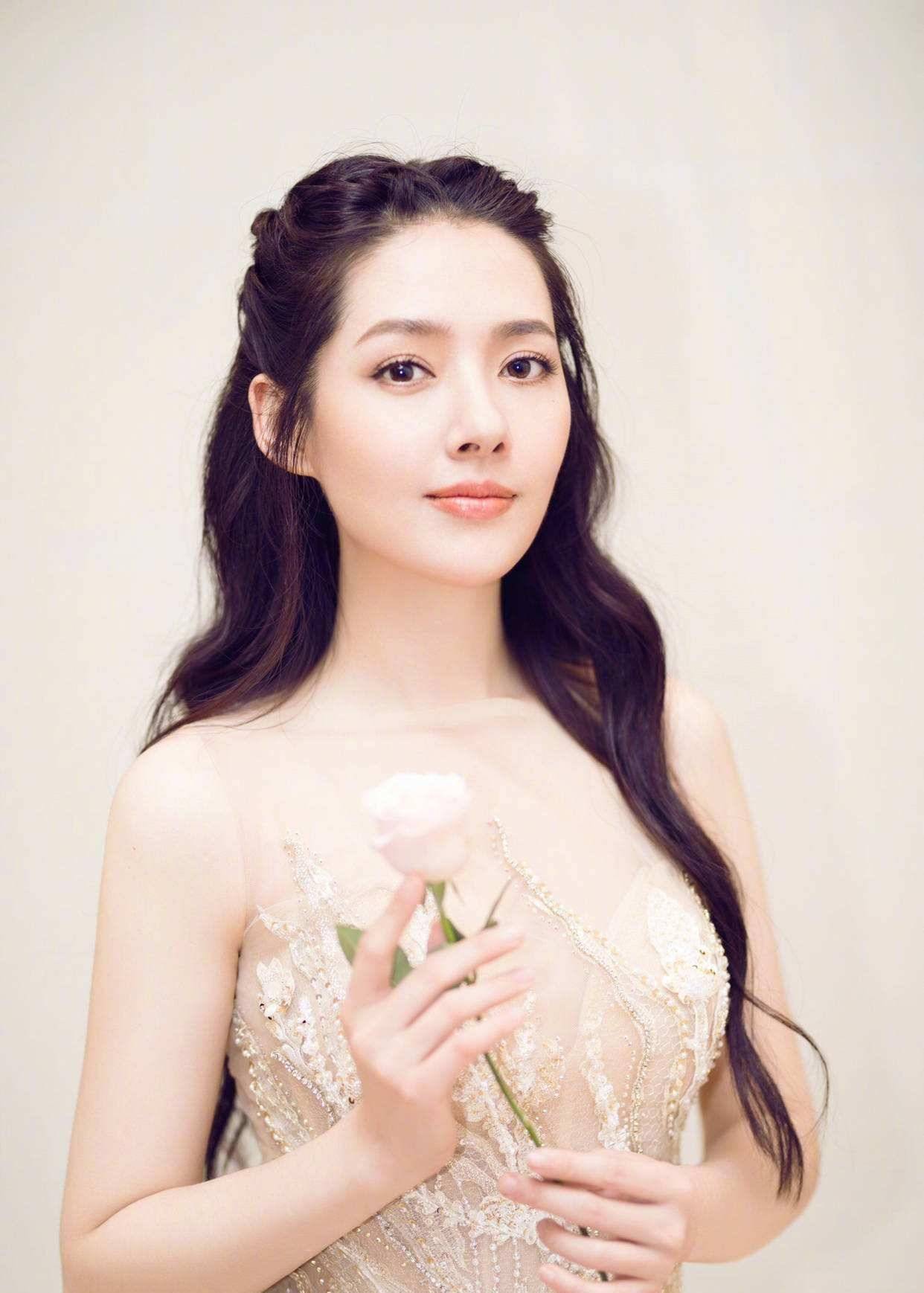 演員郭碧婷個人資料簡介，璀璨星途，美麗人生，郭碧婷，璀璨星途下的美麗人生之旅