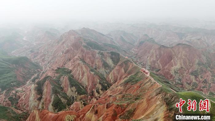 丹霞山旅游風(fēng)景區(qū)，自然之美盡收眼底，丹霞山旅游風(fēng)景區(qū)，自然之美的盡收眼底之旅